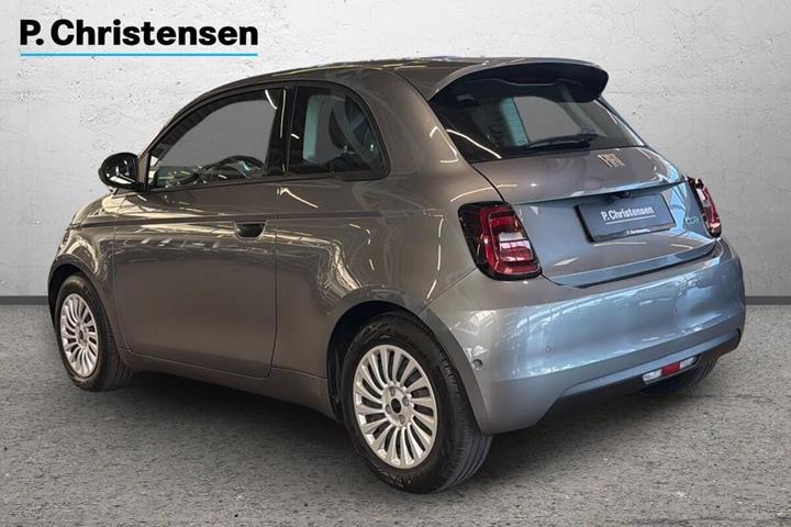 Grå Fiat 500e fra 2023