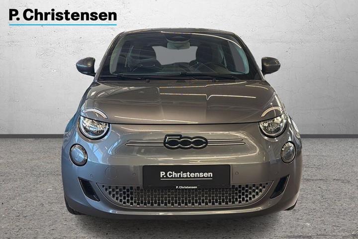 Grå Fiat 500e fra 2023