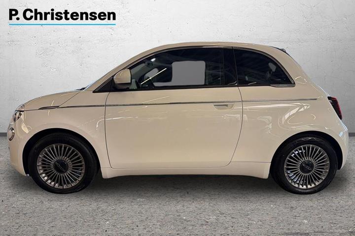 Hvid Fiat 500e fra 2023
