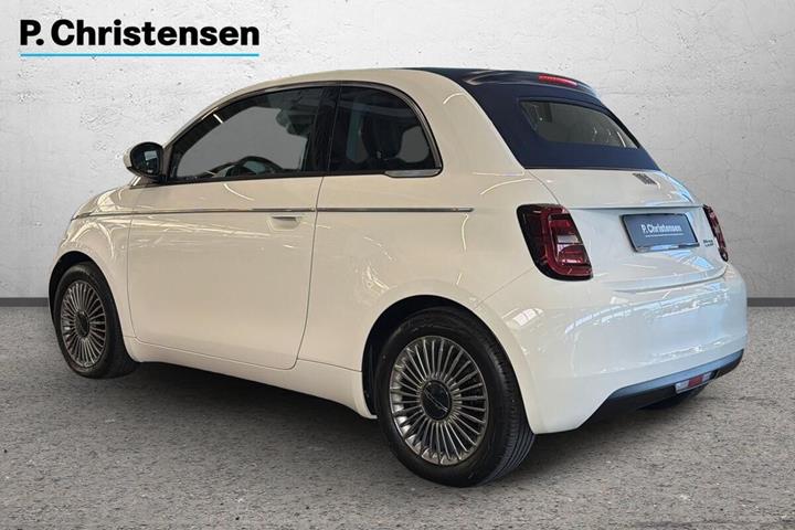Hvid Fiat 500e fra 2023