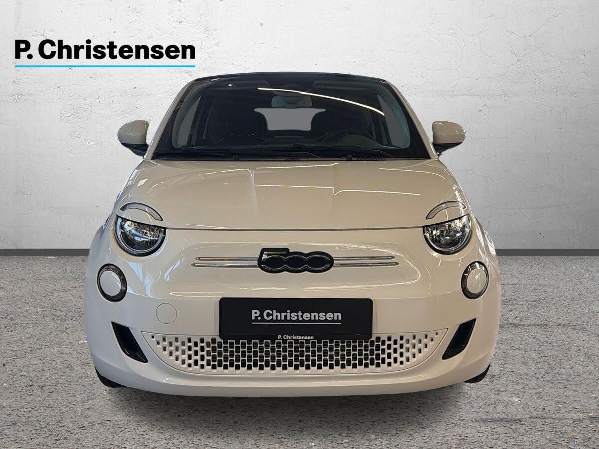 Hvid Fiat 500e fra 2023