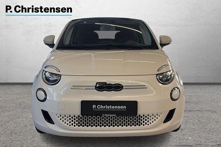 Hvid Fiat 500e fra 2023