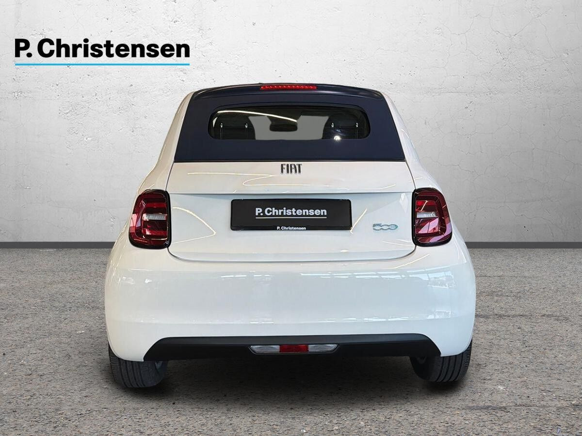 Hvid Fiat 500e fra 2023