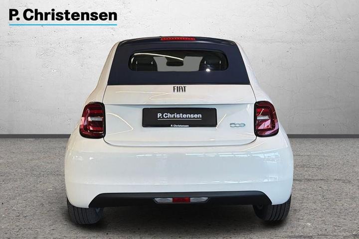 Hvid Fiat 500e fra 2023