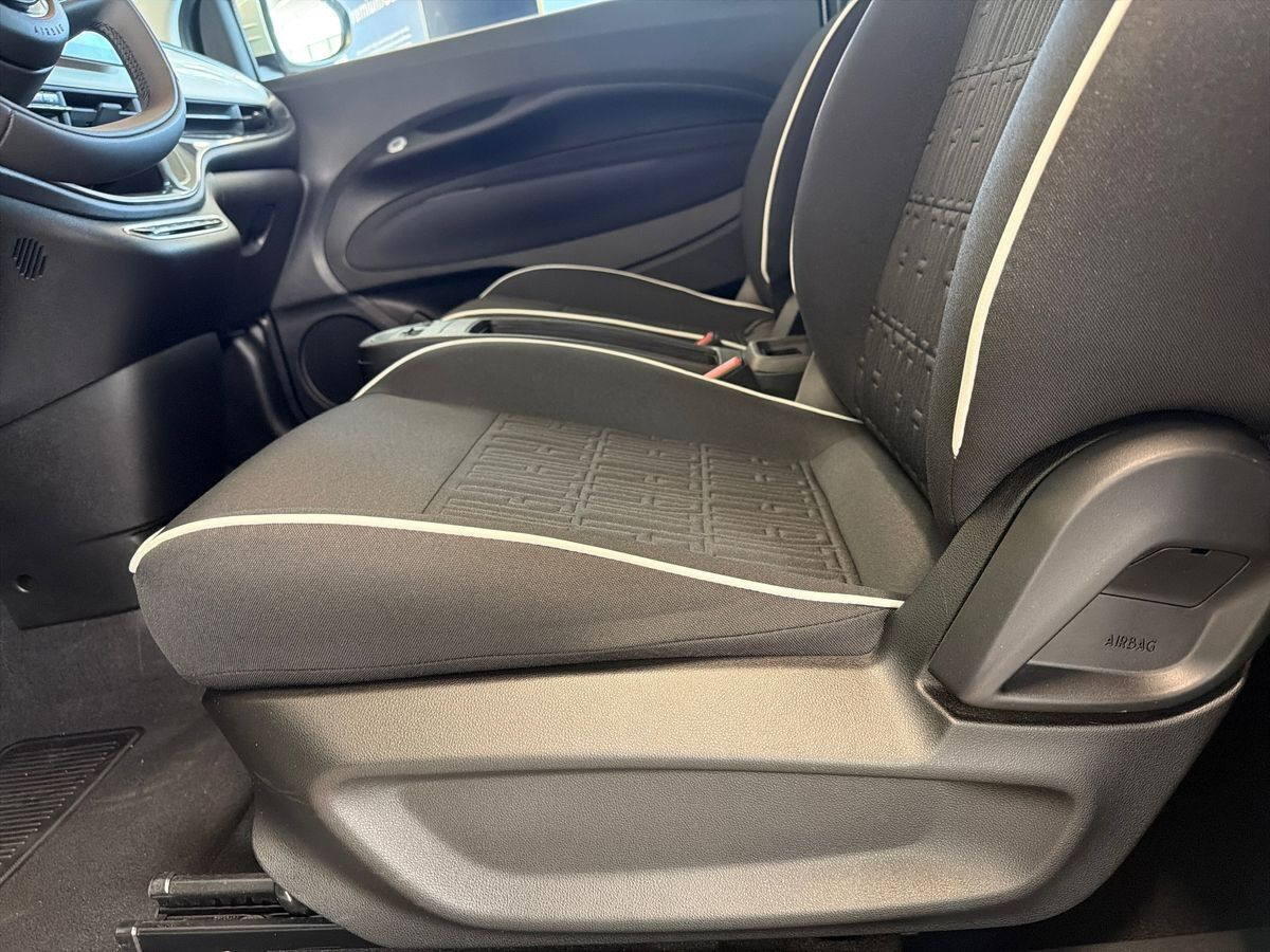 Hvid Fiat 500e fra 2023
