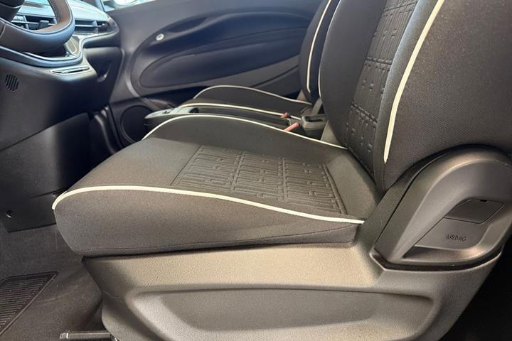 Hvid Fiat 500e fra 2023