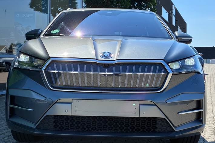 Grå Skoda Enyaq fra 2025