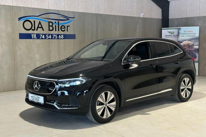 Sort Mercedes EQA250+ fra 2023 set udefra