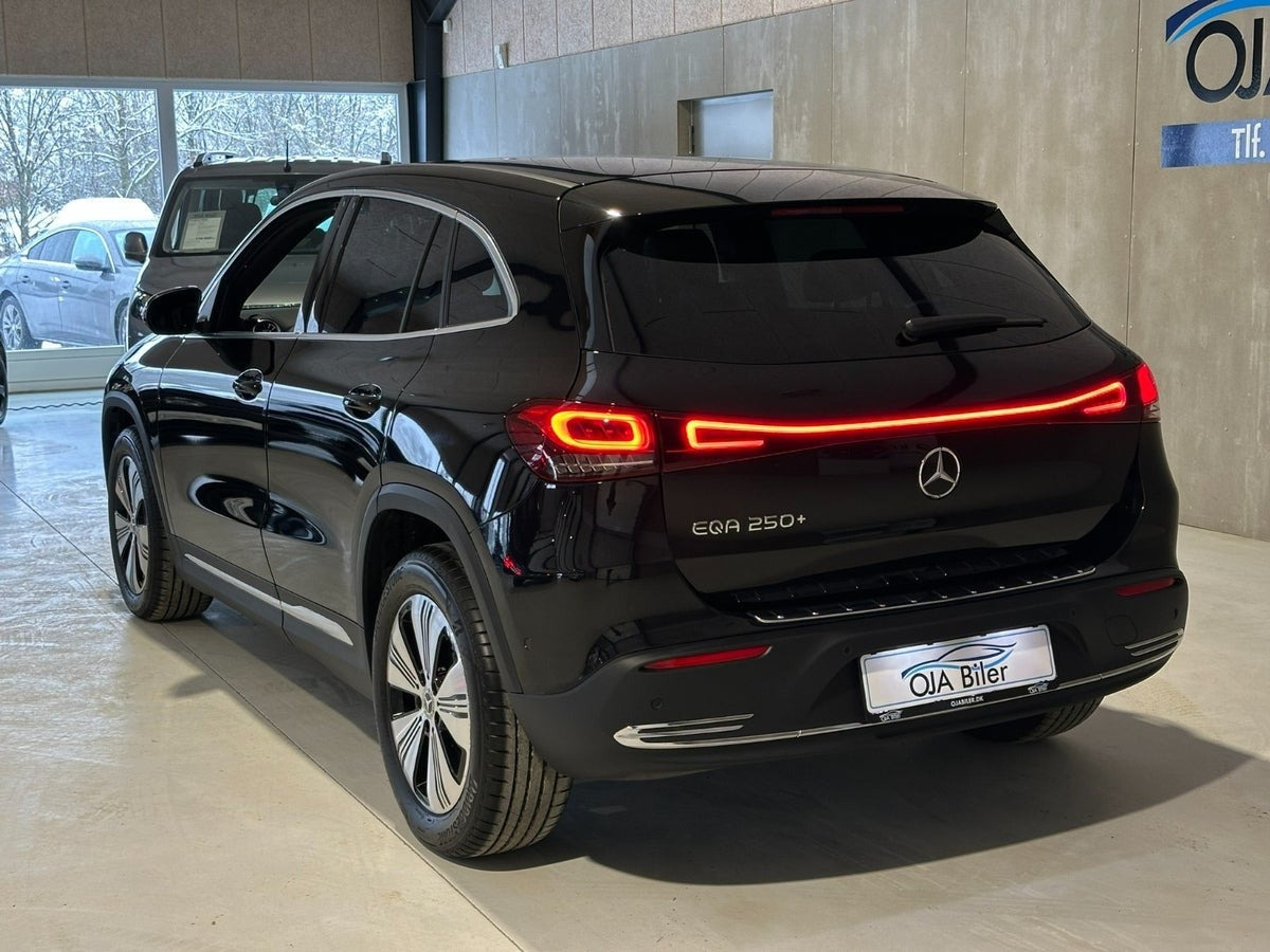 Sort Mercedes EQA250+ fra 2023