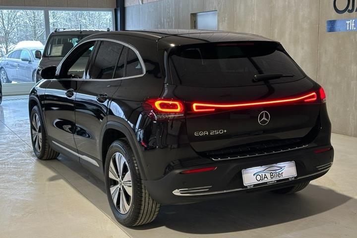 Sort Mercedes EQA250+ fra 2023