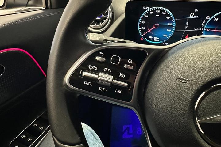 Sort Mercedes EQA250+ fra 2023