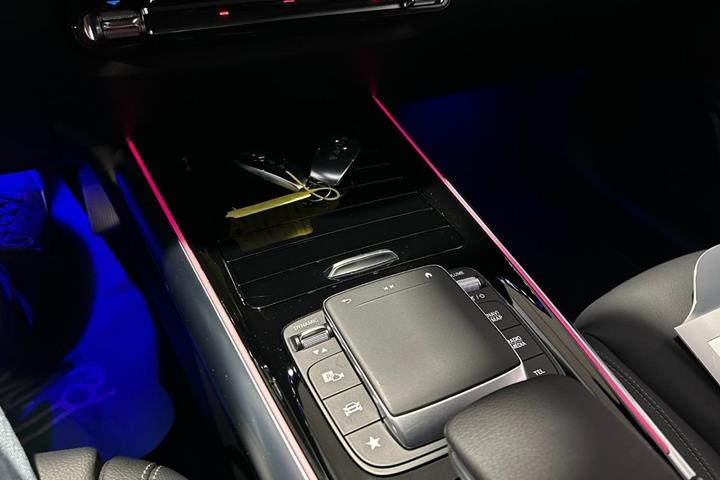 Sort Mercedes EQA250+ fra 2023