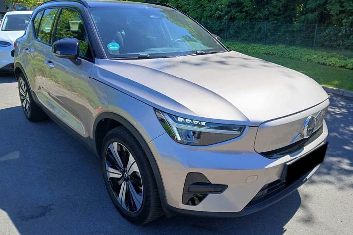 Sølv Volvo XC40 fra 2023