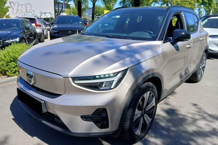Sølv Volvo XC40 fra 2023