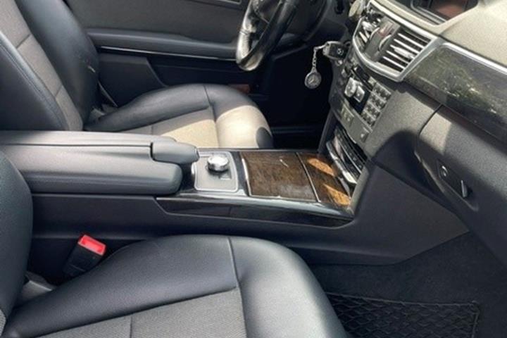 Hvid Mercedes E220 d fra 2012