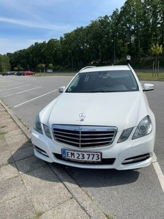 Hvid Mercedes E220 d fra 2012