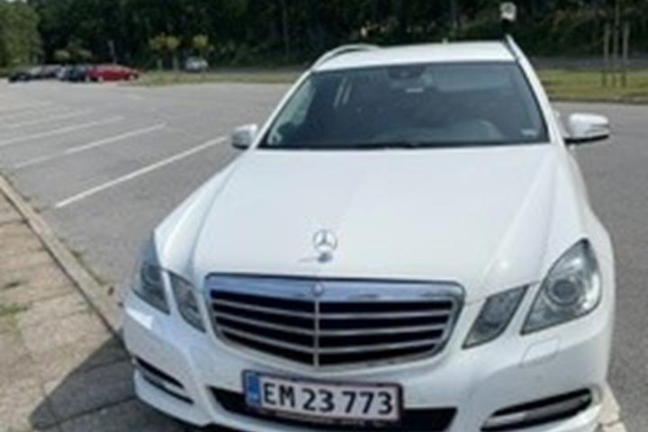 Hvid Mercedes E220 d fra 2012