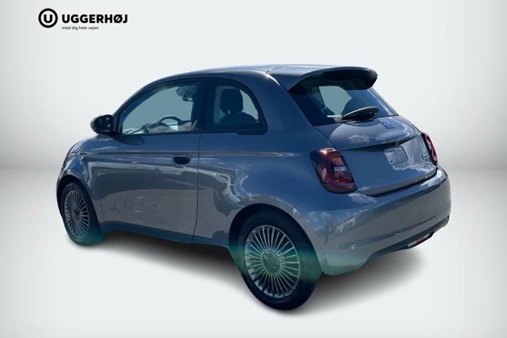 Grå Fiat 500e fra 2022