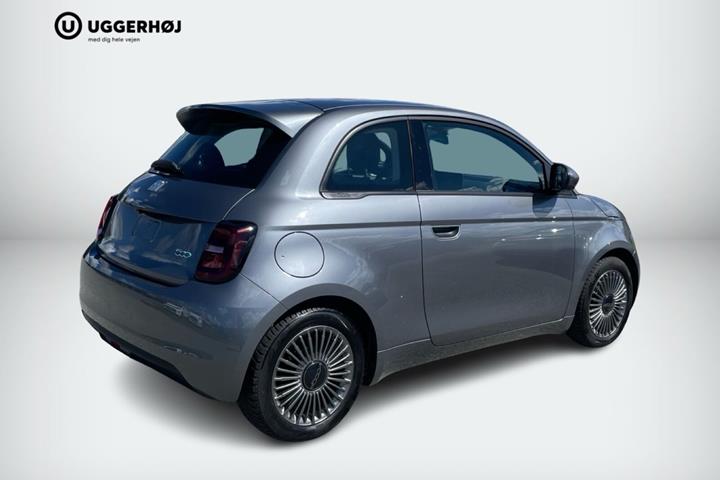 Grå Fiat 500e fra 2022