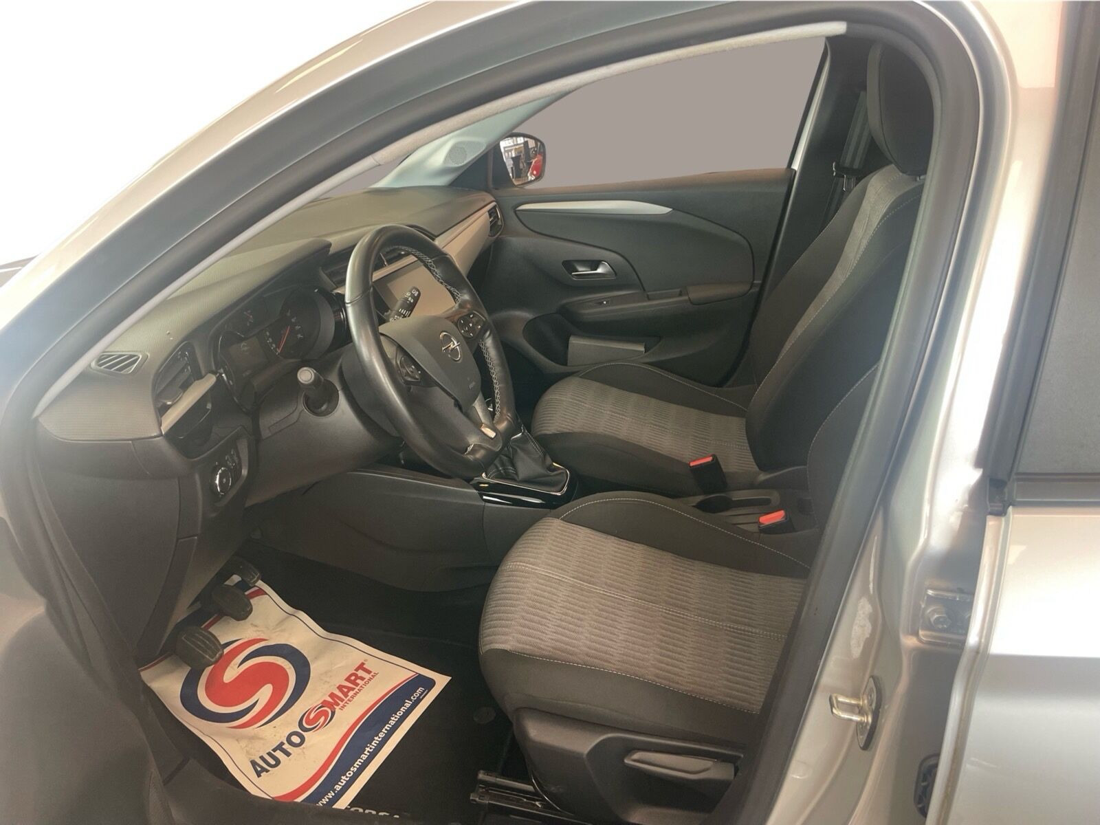 Sølv Opel Corsa fra 2023
