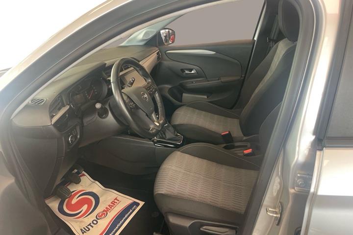 Sølv Opel Corsa fra 2023