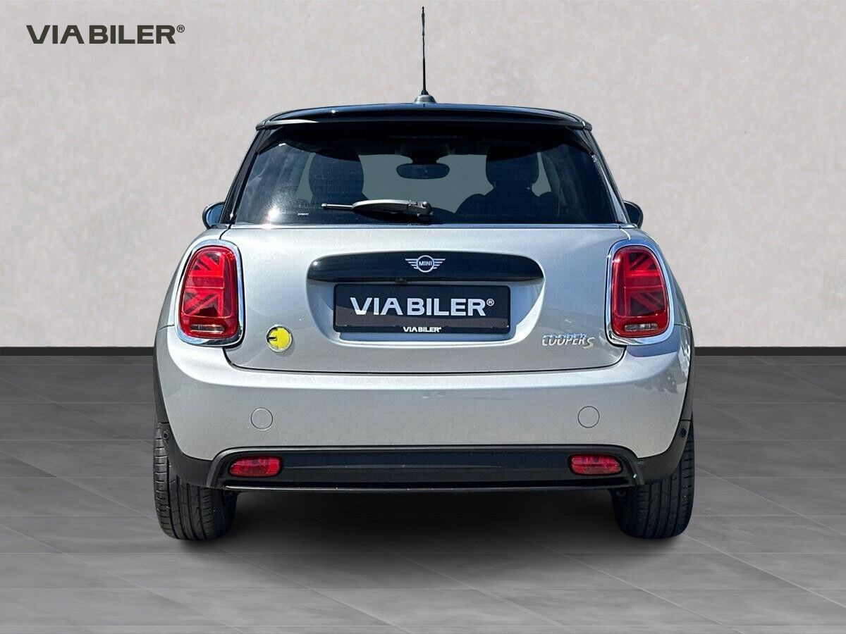 Grå Mini Cooper fra 2023