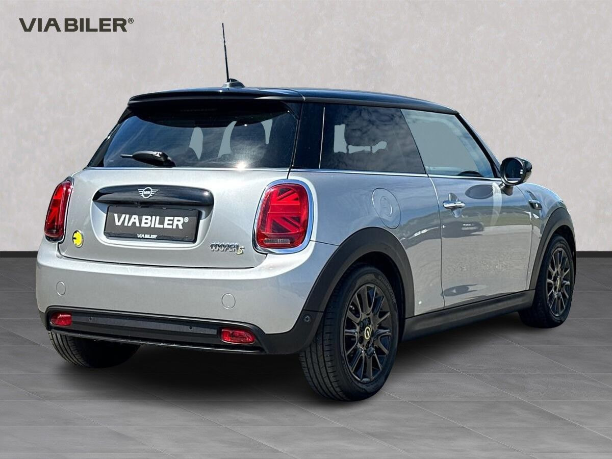 Grå Mini Cooper fra 2023