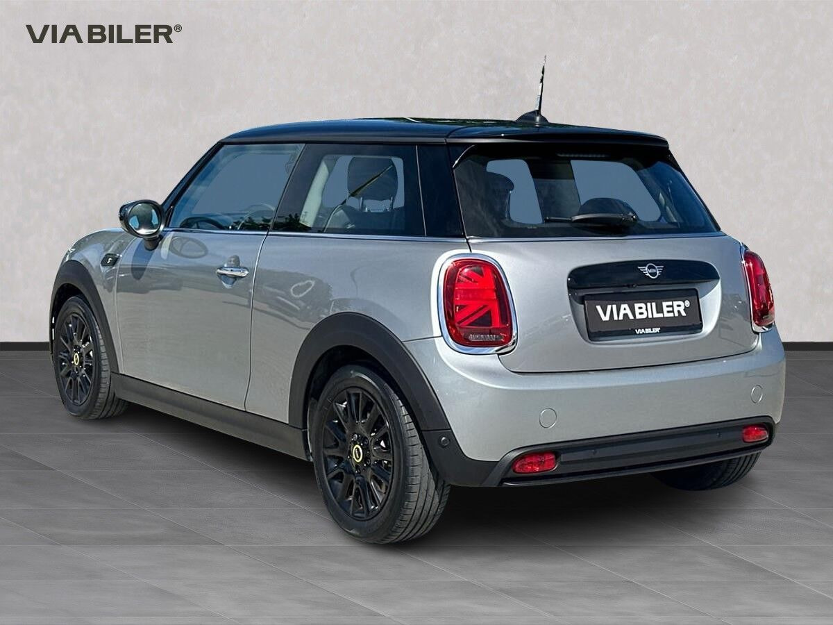 Sølv Mini Cooper fra 2023