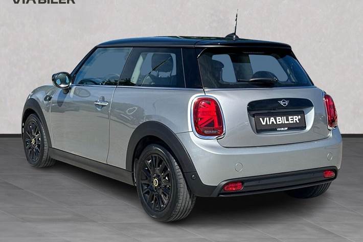 Sølv Mini Cooper fra 2023