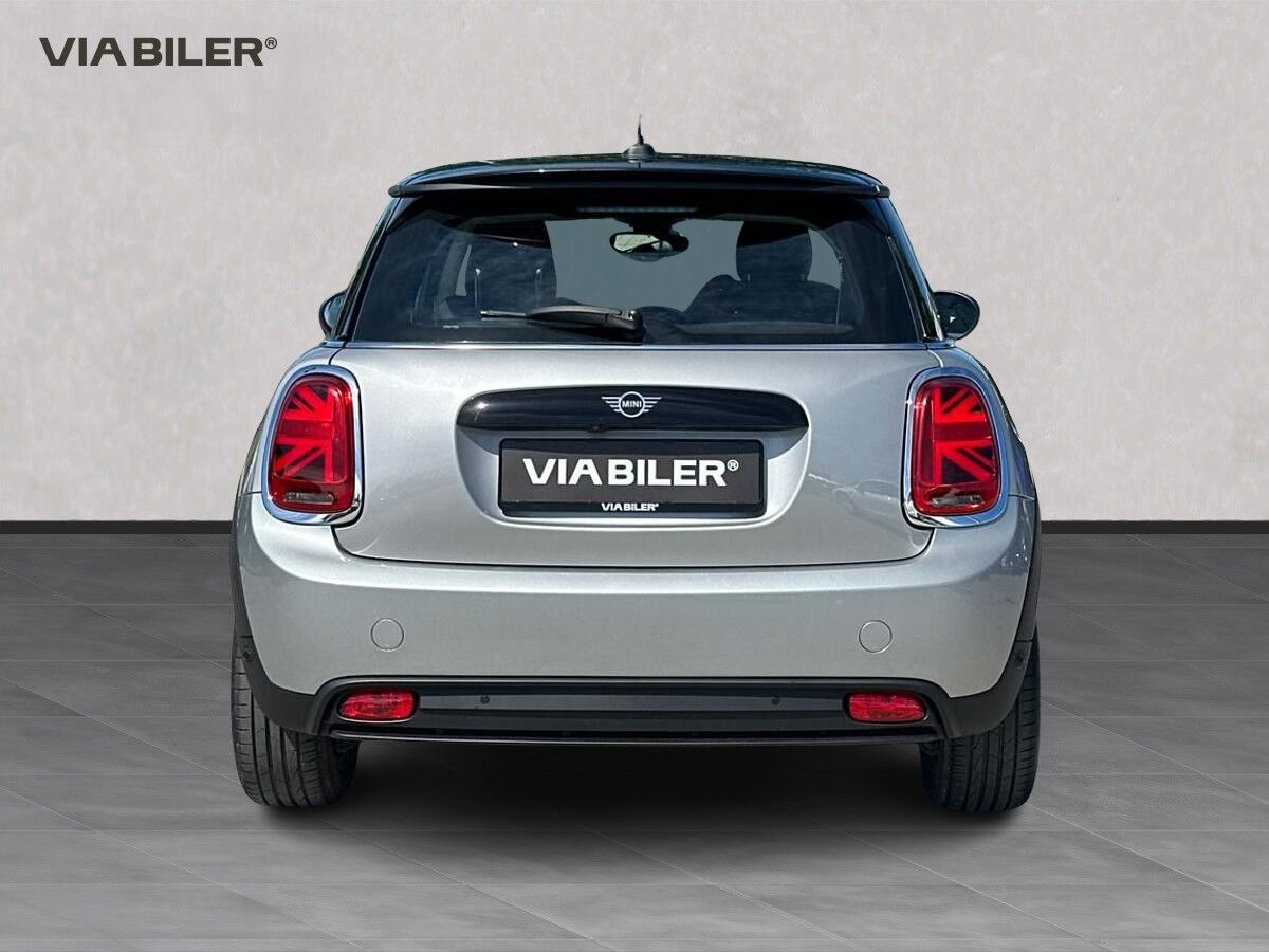 Sølv Mini Cooper fra 2023