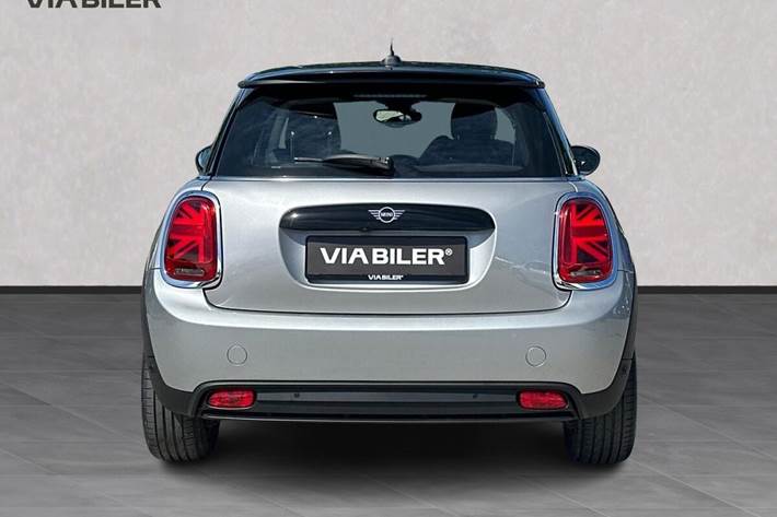 Sølv Mini Cooper fra 2023