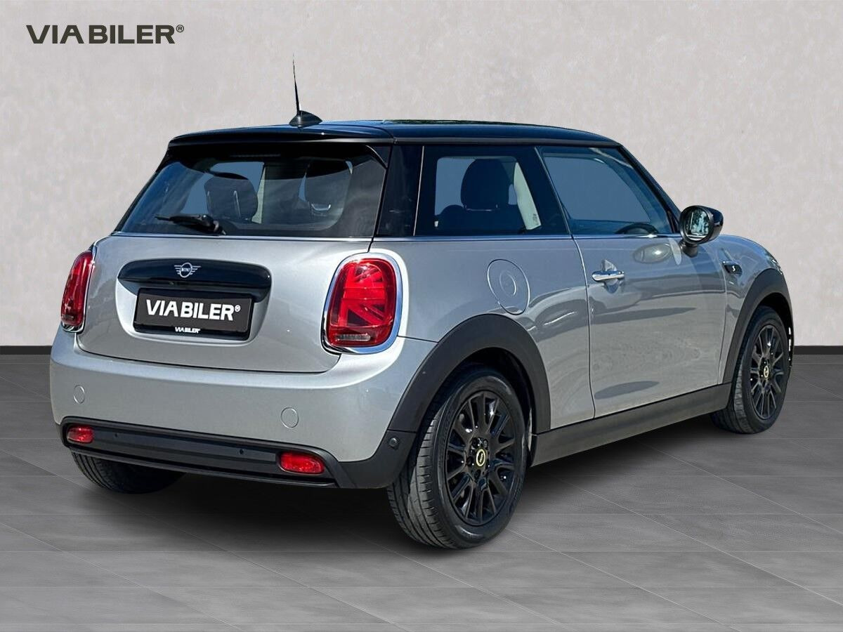 Sølv Mini Cooper fra 2023