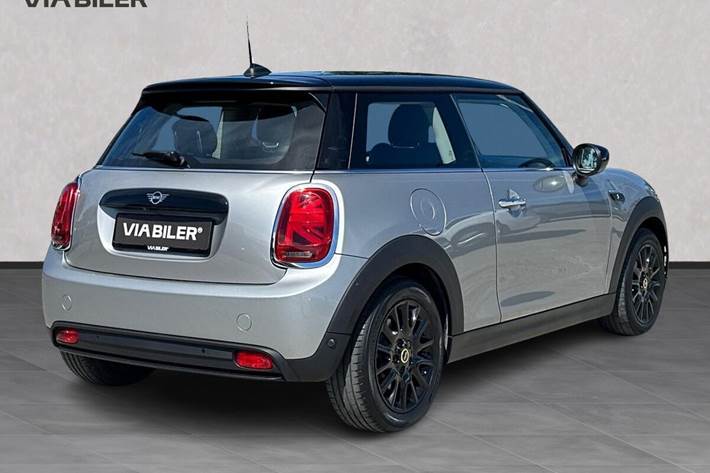 Sølv Mini Cooper fra 2023