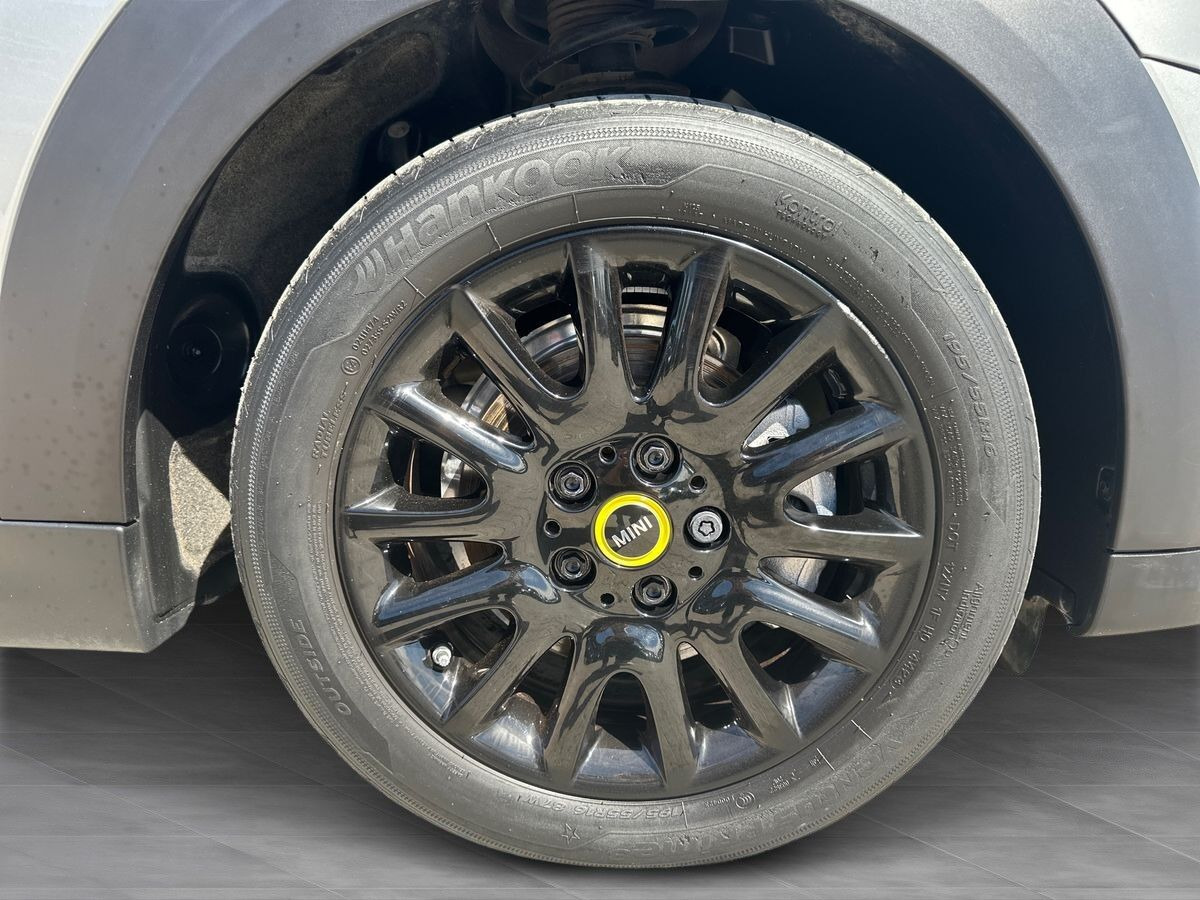 Sølv Mini Cooper fra 2023