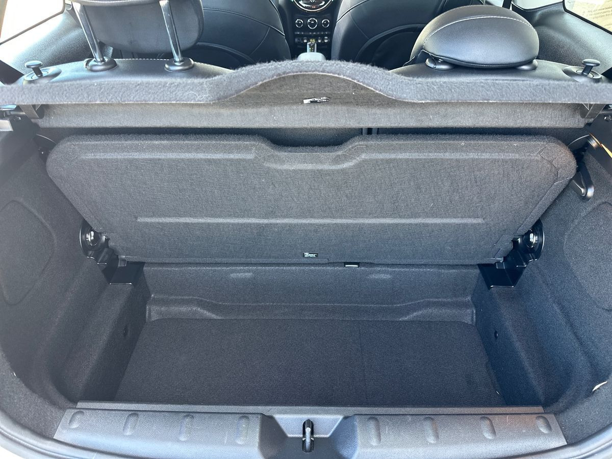 Sølv Mini Cooper fra 2023