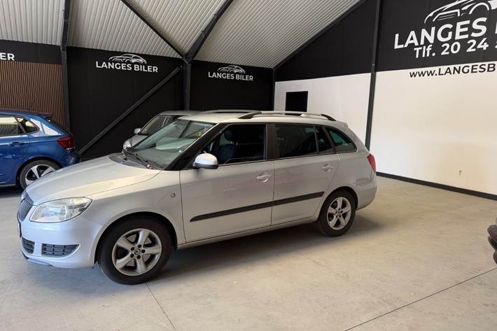 Sølv Skoda Fabia fra 2011