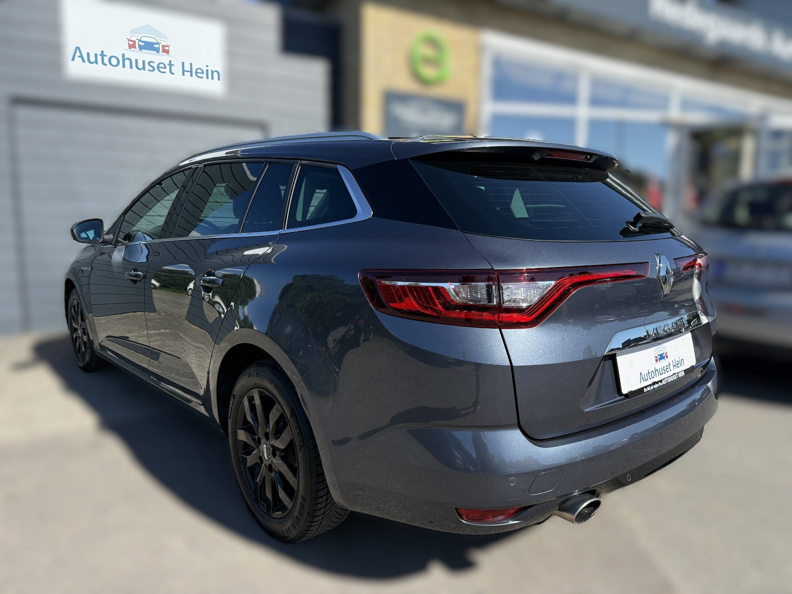 Grå Renault Megane IV fra 2018