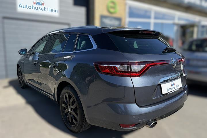 Grå Renault Megane IV fra 2018