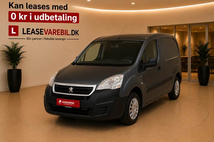 Grå Peugeot Partner fra 2017 set udefra