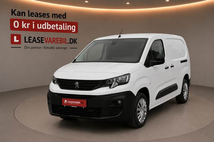 Hvid Peugeot Partner fra 2020 set udefra