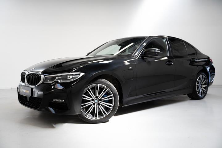 undefined BMW 330e fra 2021 set udefra