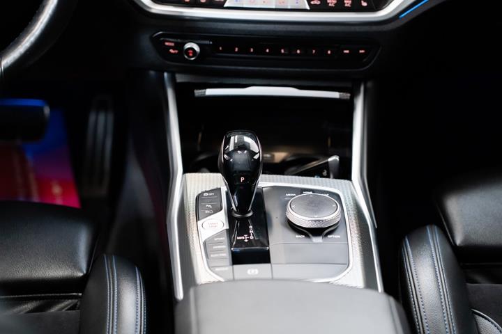 undefined BMW 330e fra 2021