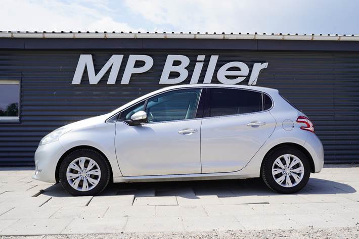 Sølv Peugeot 208 fra 2015