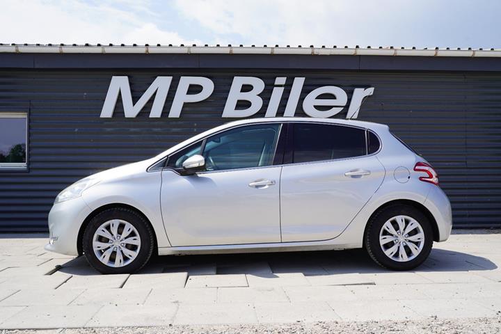 Sølv Peugeot 208 fra 2015