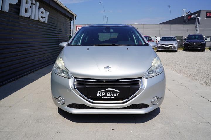 Sølv Peugeot 208 fra 2015
