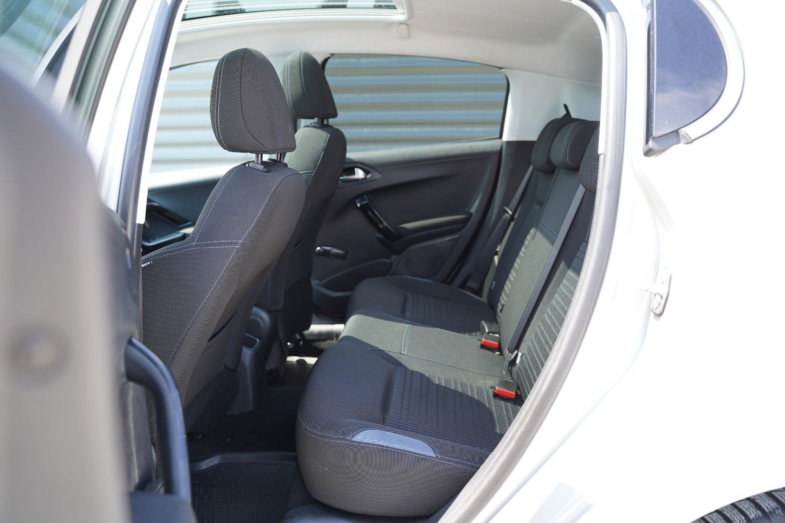Sølv Peugeot 208 fra 2015