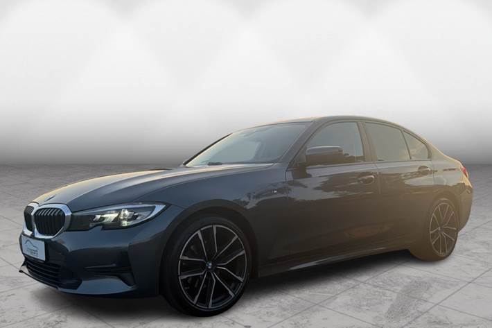 Grå BMW 320i fra 2019