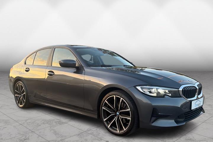 Grå BMW 320i fra 2019