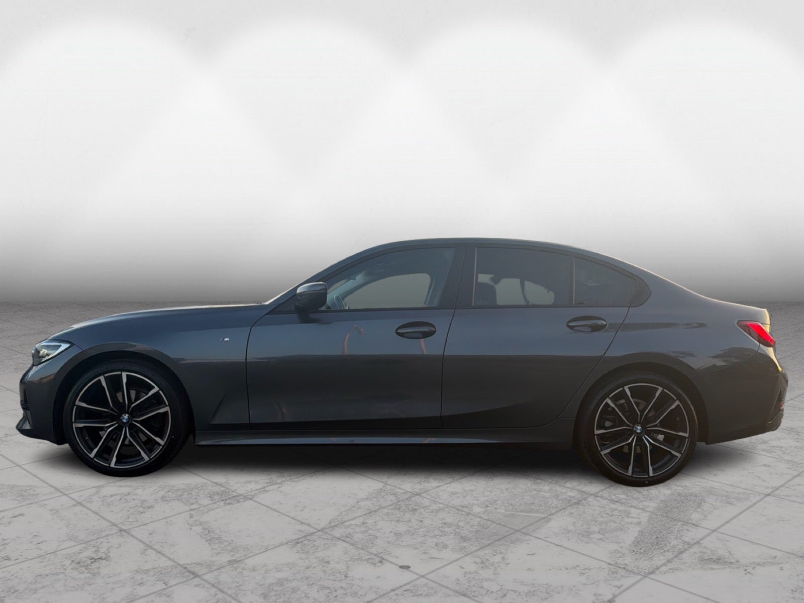 Grå BMW 320i fra 2019