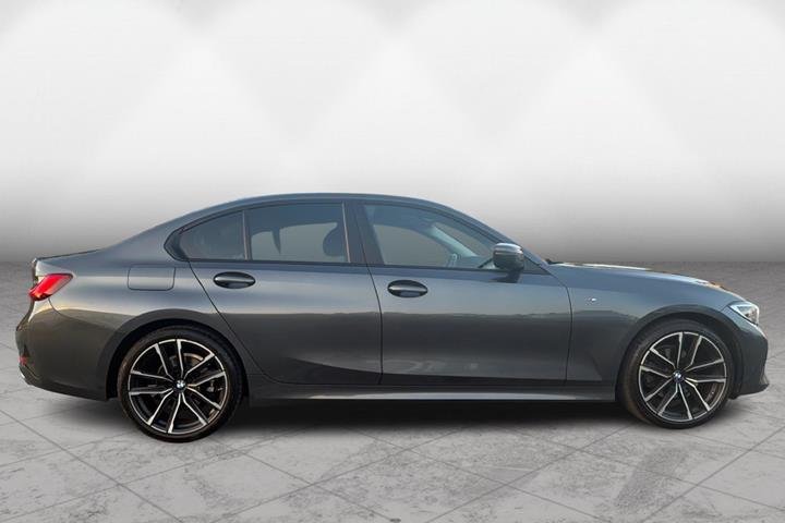 Grå BMW 320i fra 2019